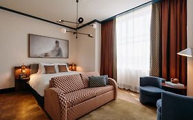 De Plesman Hotel  4*